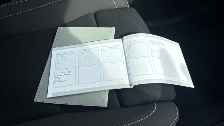 Volvo XC40 2.0 B3P Plus Black Edition 5dr Auto Petrol Estate